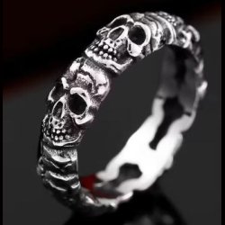 Gothic Skull Ring