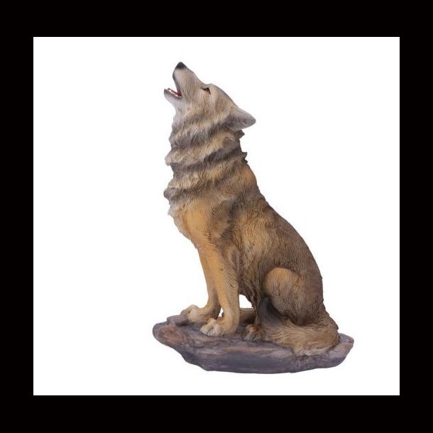 Mountains Cry Howling Wolf Figure.