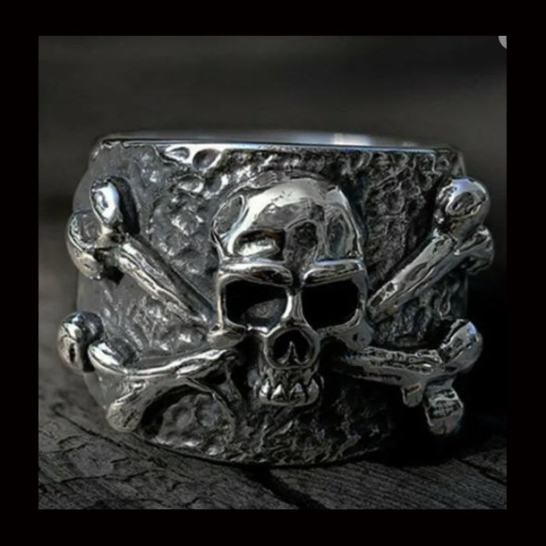 Skull and Crossbones Ring