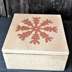 Viking Box with symbol for protection (Aegishjalmur)