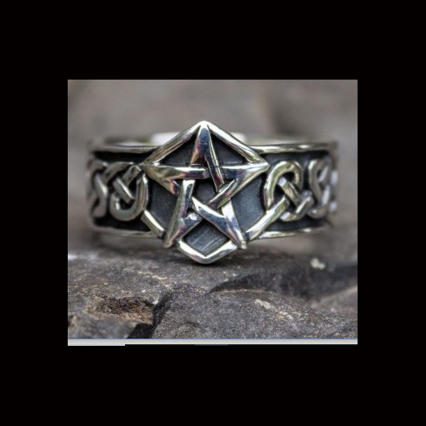 Gothic Celtic Knot  Pentagram Ring 